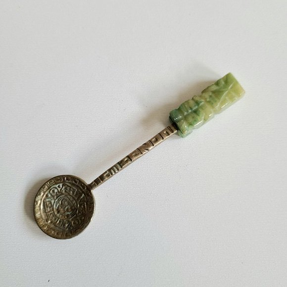 Mexican Alpaca silver spoon with carved Jade Aztec handle. - Picture 1 of 5